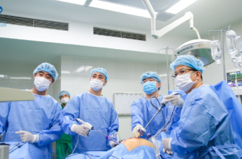 MỘT TUẦN ĐAU BỤNG KÈM ĐI TIÊU RA MÁU, PHÁT HIỆN UNG THƯ ĐẠI TRÀNG