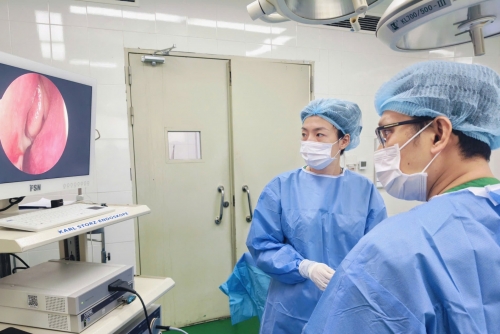 ĐAU ĐẦU TĂNG MỖI KHI SỔ MŨI: PHÁT HIỆN GAI VÁCH NGĂN TIẾP XÚC CUỐN MŨI